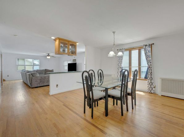 48 Edgewater Park #B