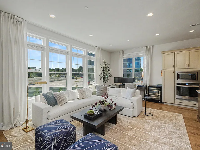 300 Squire Dr — Photo 10