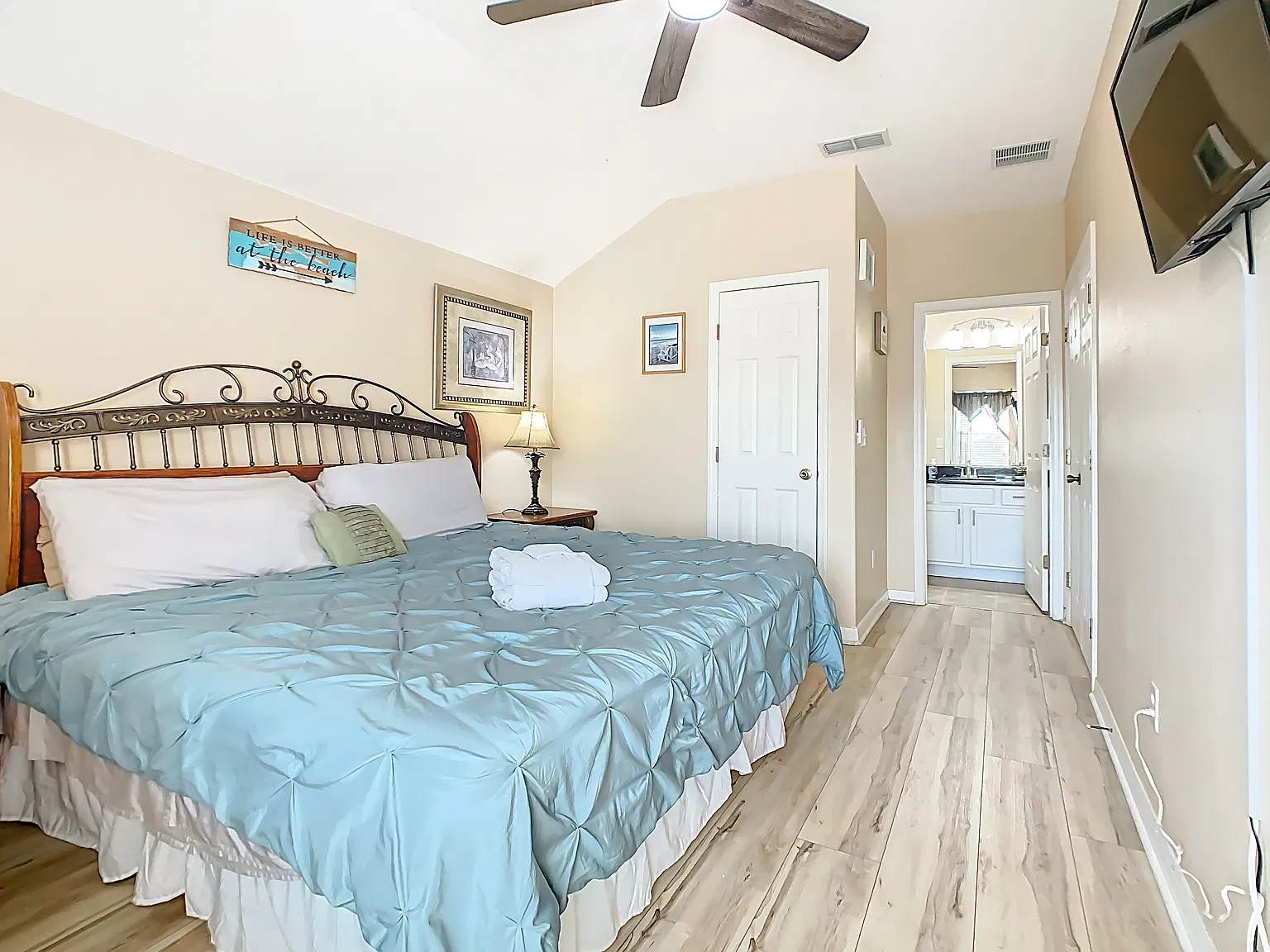 1 bed, 2200 sqft, $1,000 — Photo 2