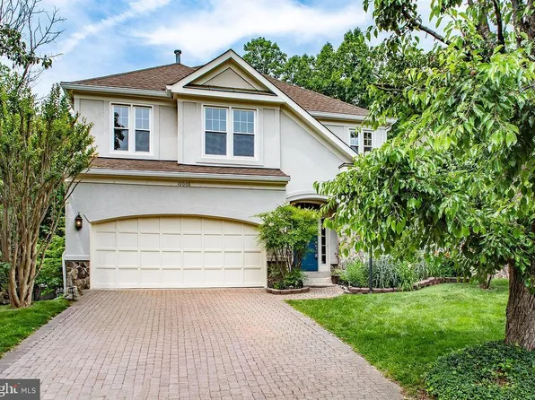 10008 Leamoore Ln, Vienna, VA 22181