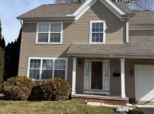 2983 Hampton Rd, Cleveland, OH 44120