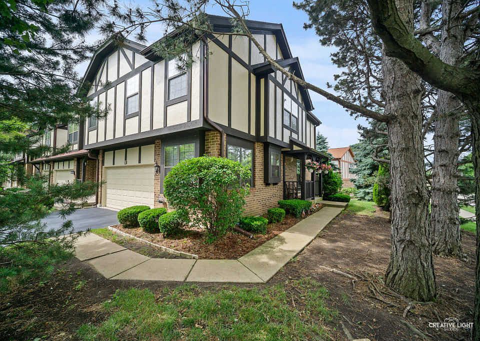 1st image of 220 Wildwood Ct