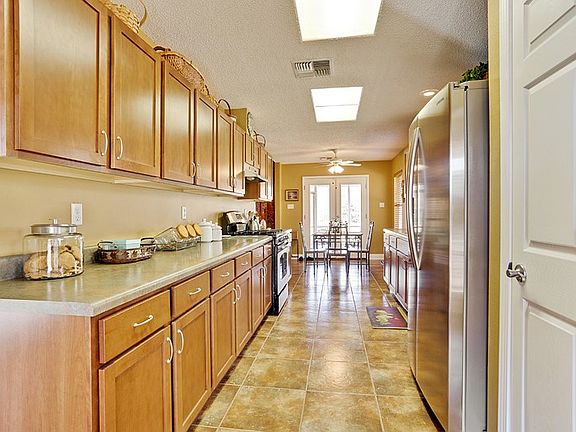 3rd image of 100 Surrey Dr