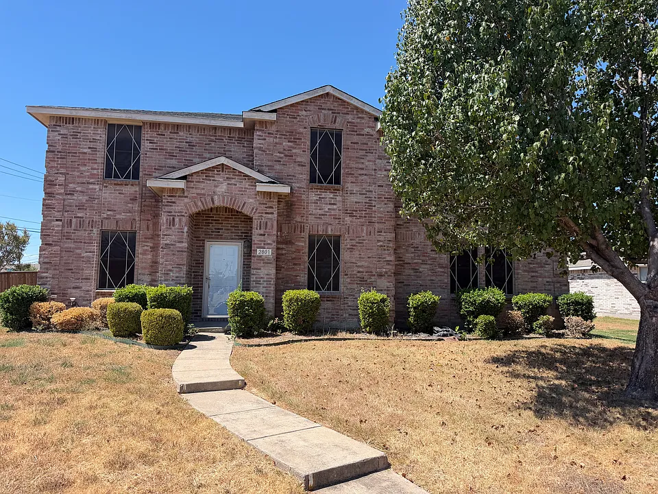 2801 Yellow Rose Ln