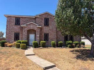 2801 Yellow Rose Ln, Lancaster, TX 75134