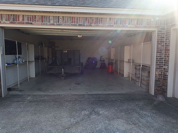 3rd image of 27 Toulouse Ct