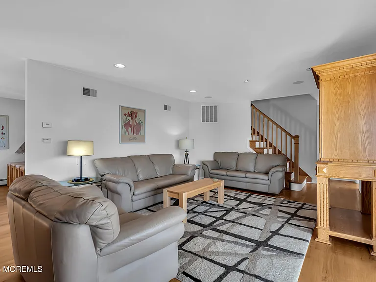 913 N Ocean Ave — Photo 10