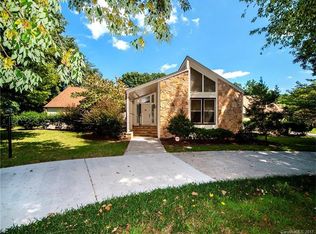 8123 Raintree Ln, Charlotte, NC 28277