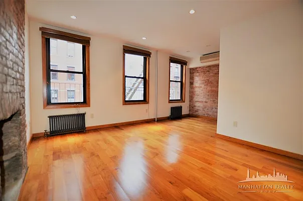 Rented by Manhattan Realty Group | media 6