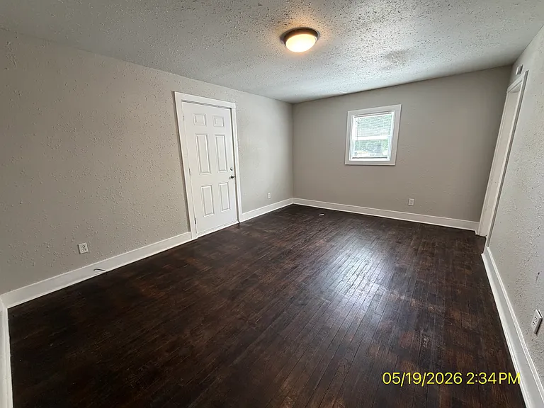 1423 Halford St — Photo 2