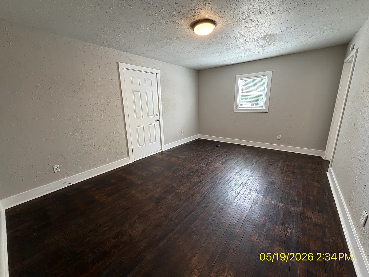 Building Photo - 1423 Halford St
