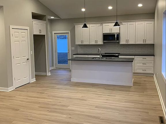 2nd image of 6112 Sequoia Ln