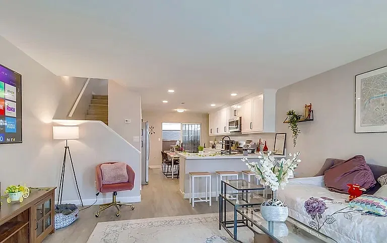 3 bed, 1200 sqft, $3,500 — Photo 2