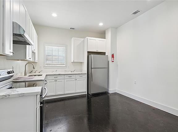 5th image of 1436 Dante St #1