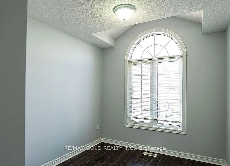 11 Vanderpool Cres #1 — Photo 16