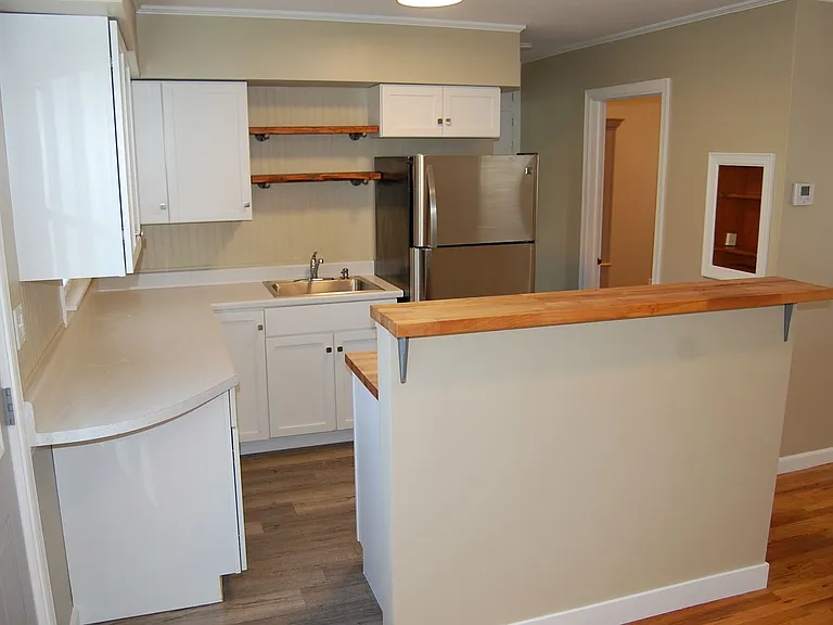 2620 Sumner St — Photo 5