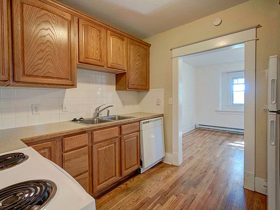 711-713 20th Street Kitchen