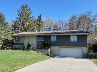 1821 Venus Ave, Arden Hills, MN 55112