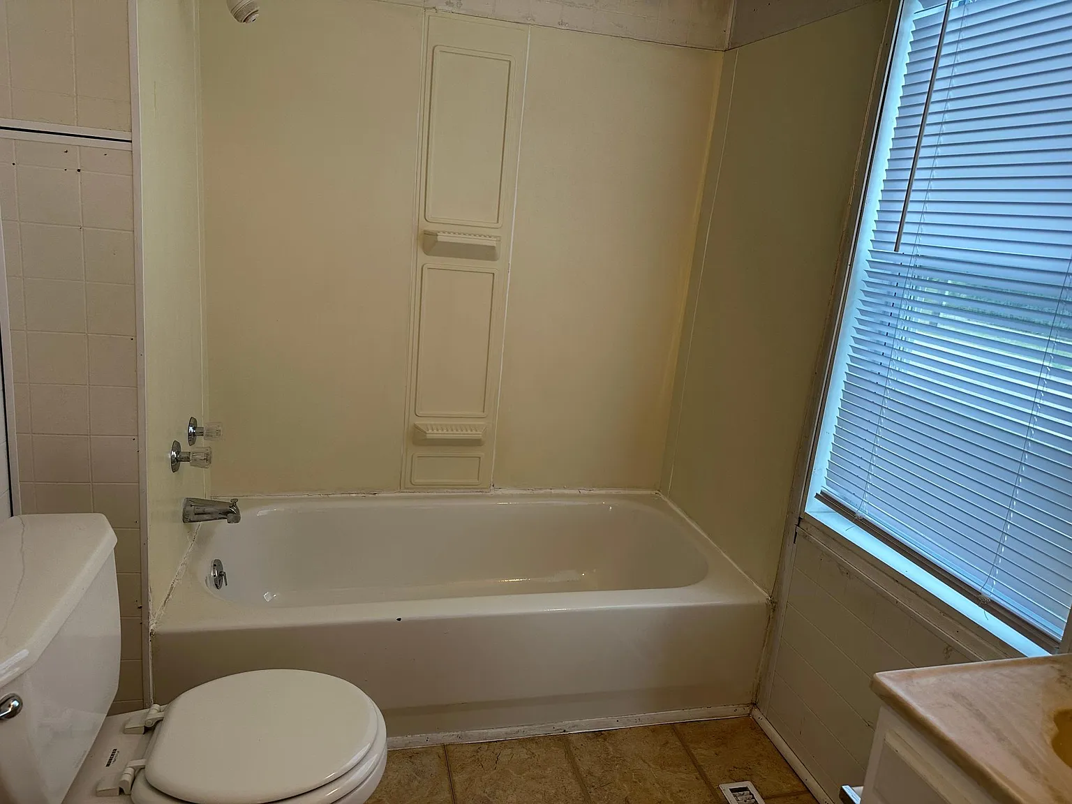415 S High St — Photo 2