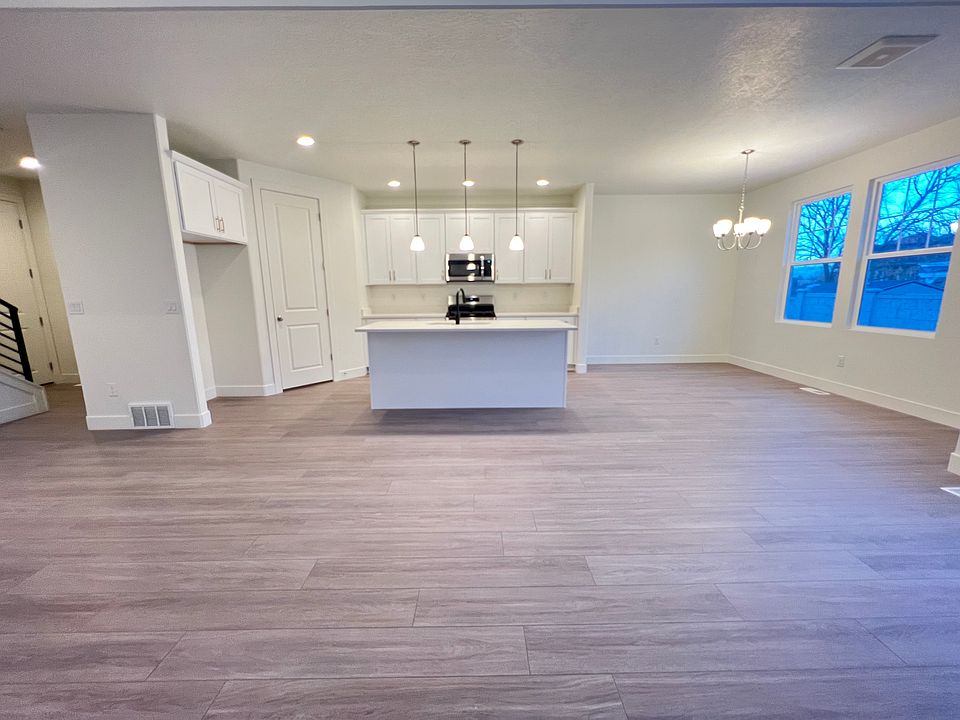 2nd image of 350 W Songbird Ln