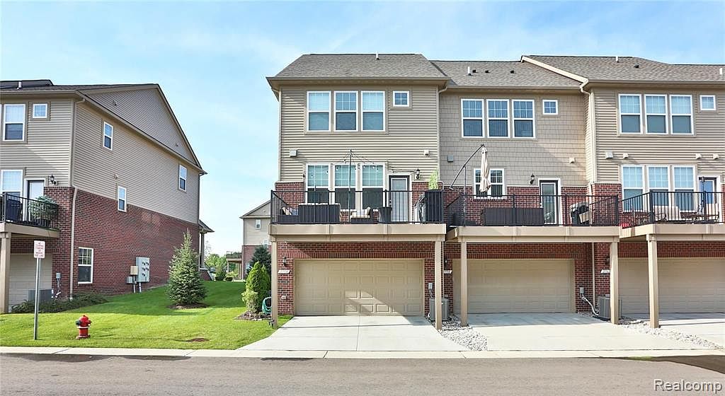 2754 Helmsdale Cir, Rochester Hills, MI 48307 Zillow