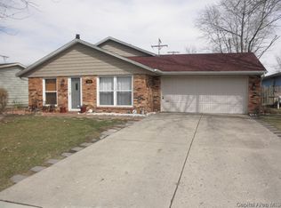 1820 Stonehenge Rd, Springfield, IL 62702