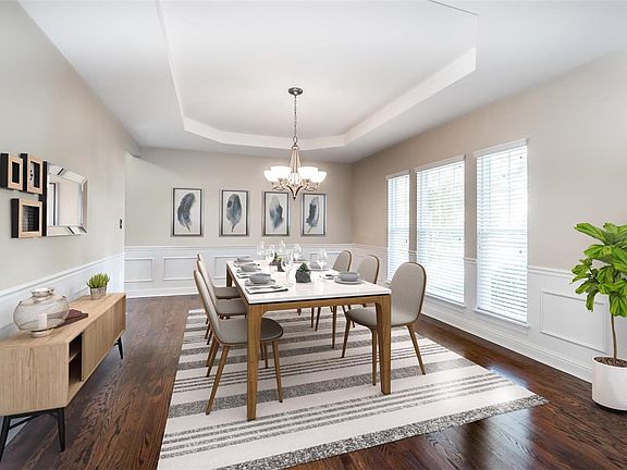 Virtual staged dining room