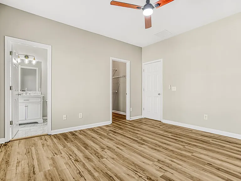 Second bedroom suite