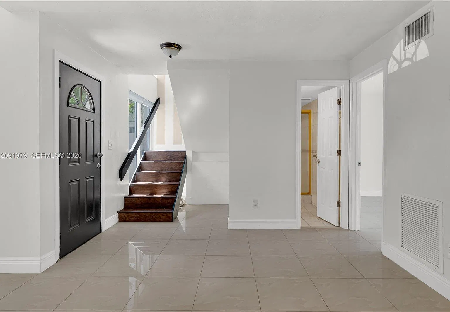 3 bed, 1378 sqft, $3,200 — Photo 2