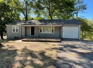 5606 NW Adrian Ave, Kansas City, MO 64151