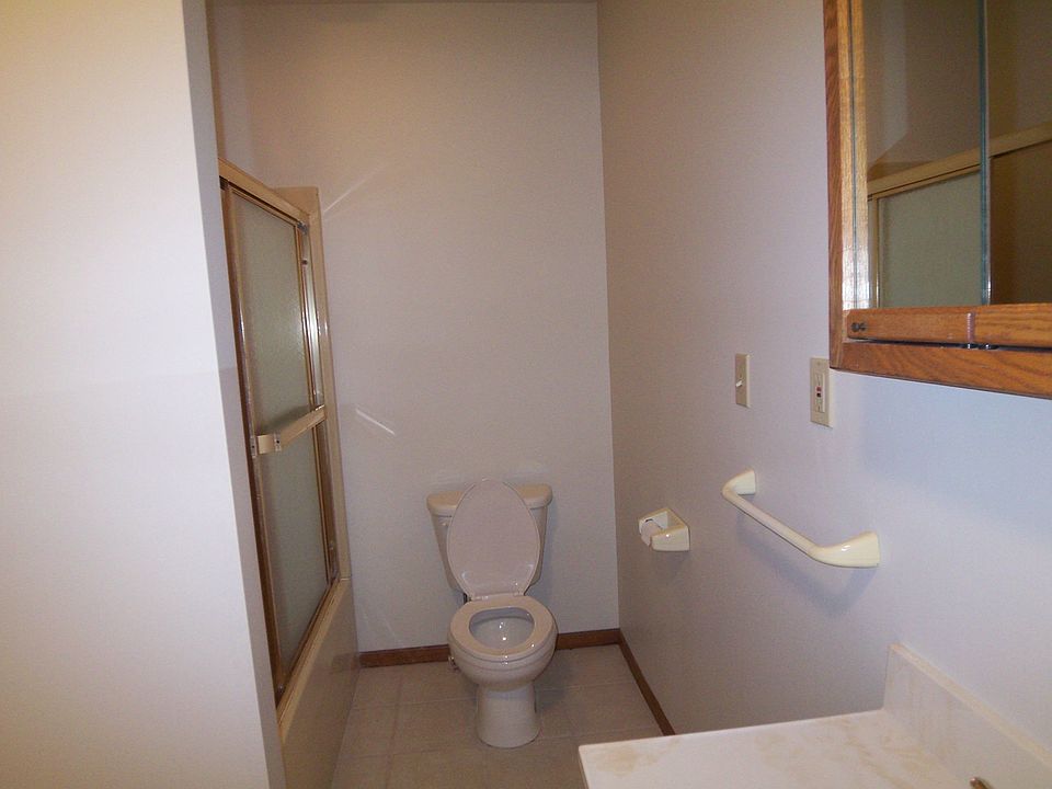 2nd image of 817 Burlington St