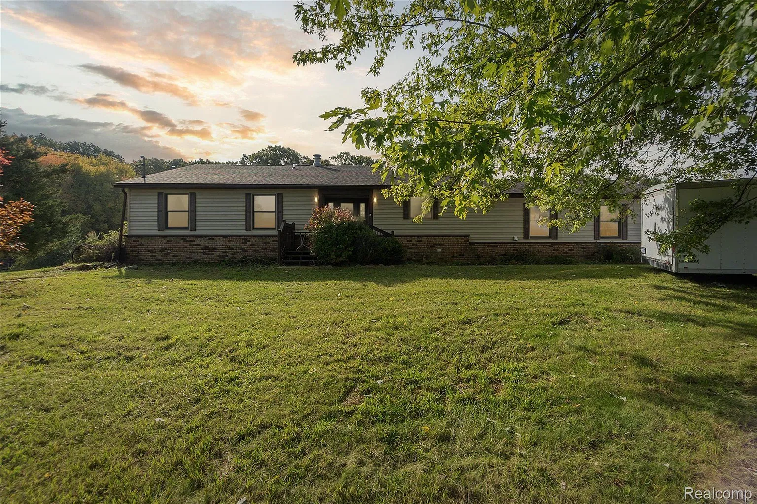 2090 Primrose Ln photo 1