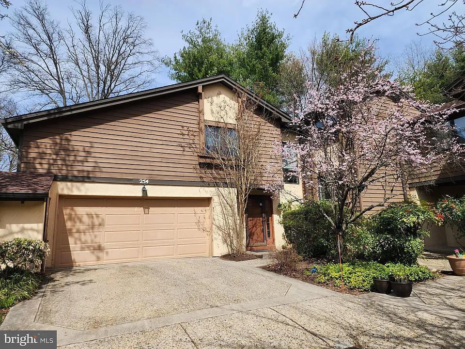 254 Sayre Dr