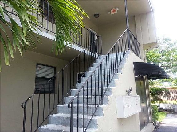 2nd image of 9751 Wayne Ave APT 6