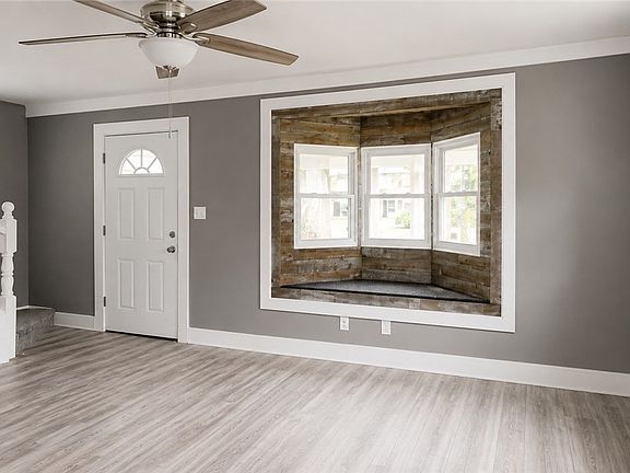 4th image of 2922 Cory Ave