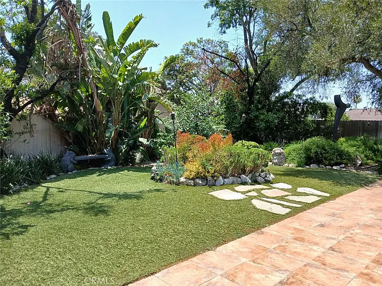 444 Redlands Ave — Photo 9