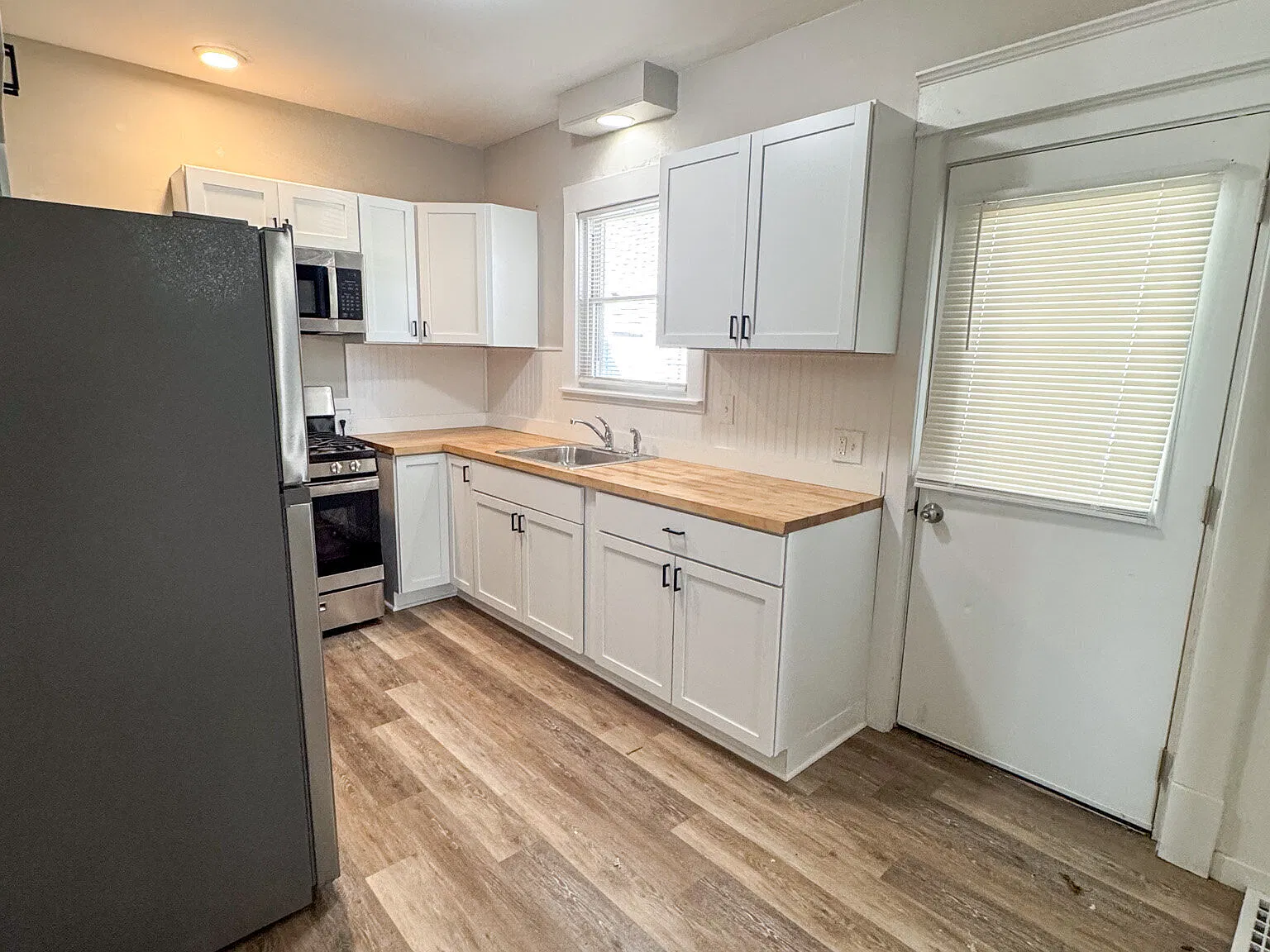 Fully Updated 3 Bed / 1 Bath on the West Side with Parking — Photo 3