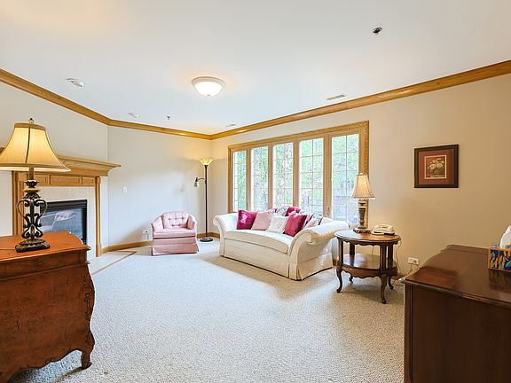 4th image of 32 E Hattendorf Ave APT 2B