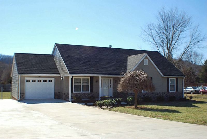 2nd image of 3471 Cherokee Dr