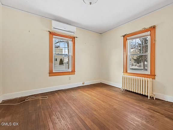 5th image of 23 Thornhill Rd