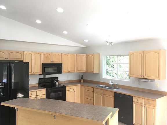 4th image of 3535 Wildwood Dr