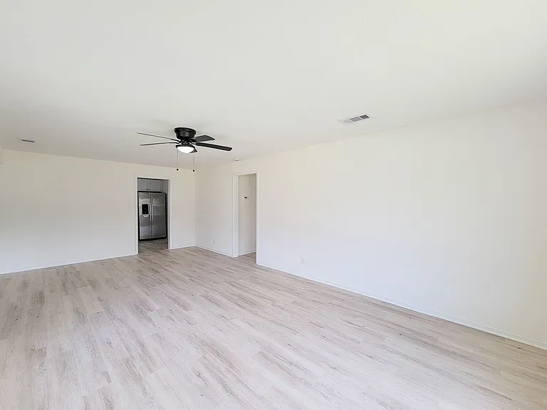 301 Cypress St — Photo 13