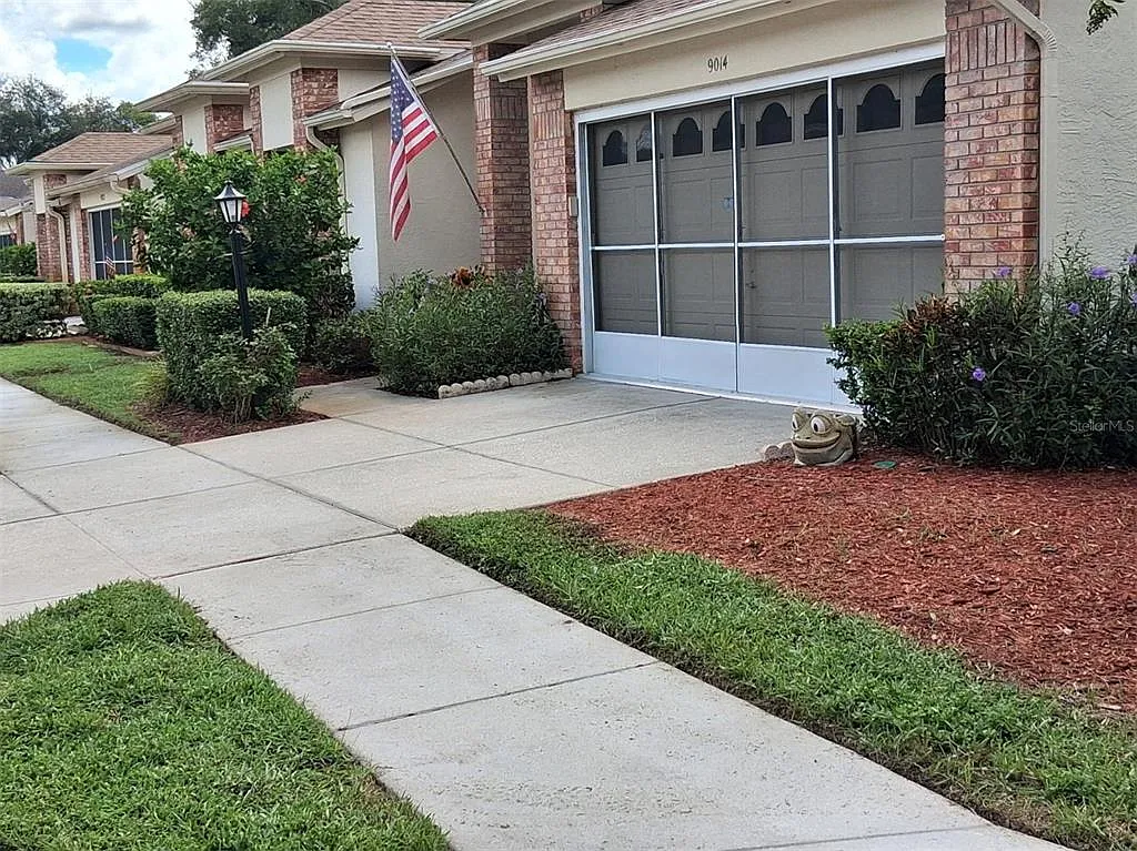 2 bed, 2.5 bath, 1728 sqft, $2,075 — Photo 1