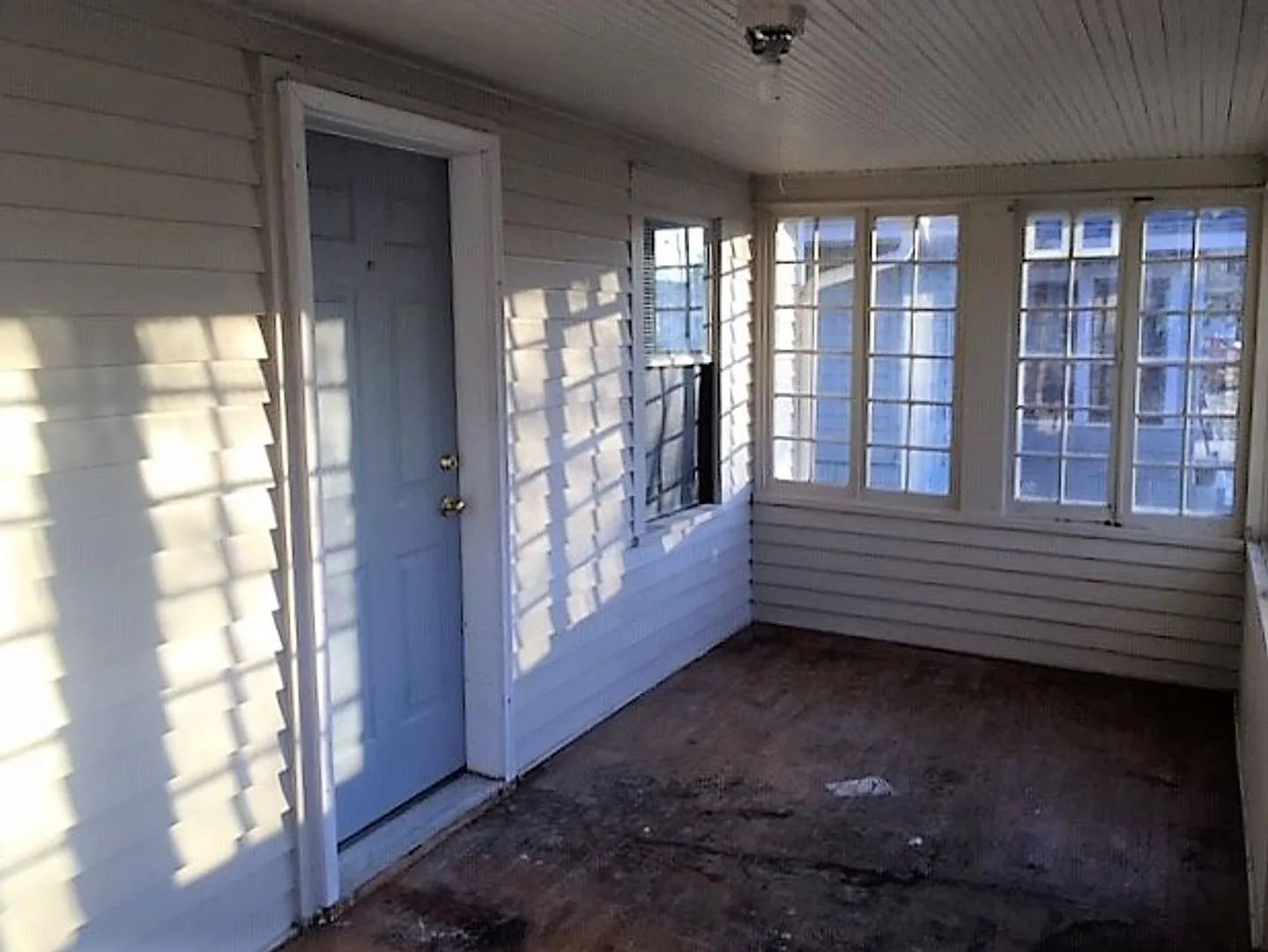 2 Bedroom House In Laurel — Photo 3