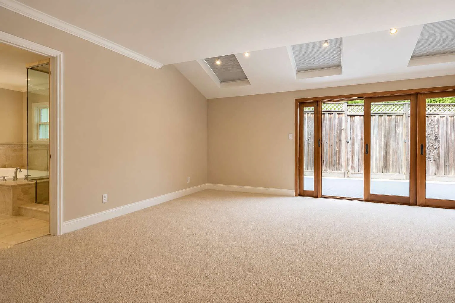 5 bed, 3.5 bath, 3400 sqft, $5,950 — Photo 4