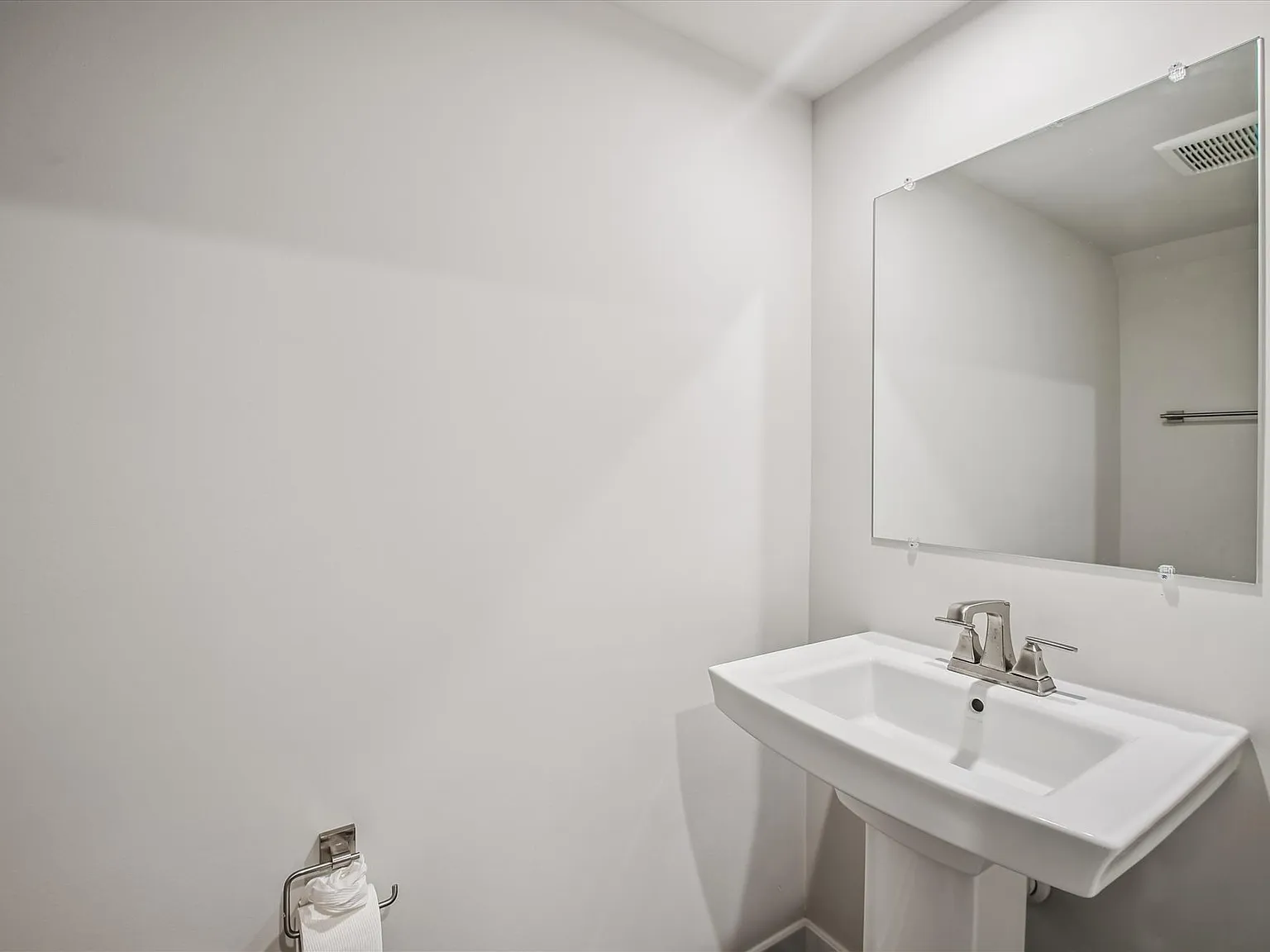 3 bed, 1930 sqft, $3,300 — Photo 4