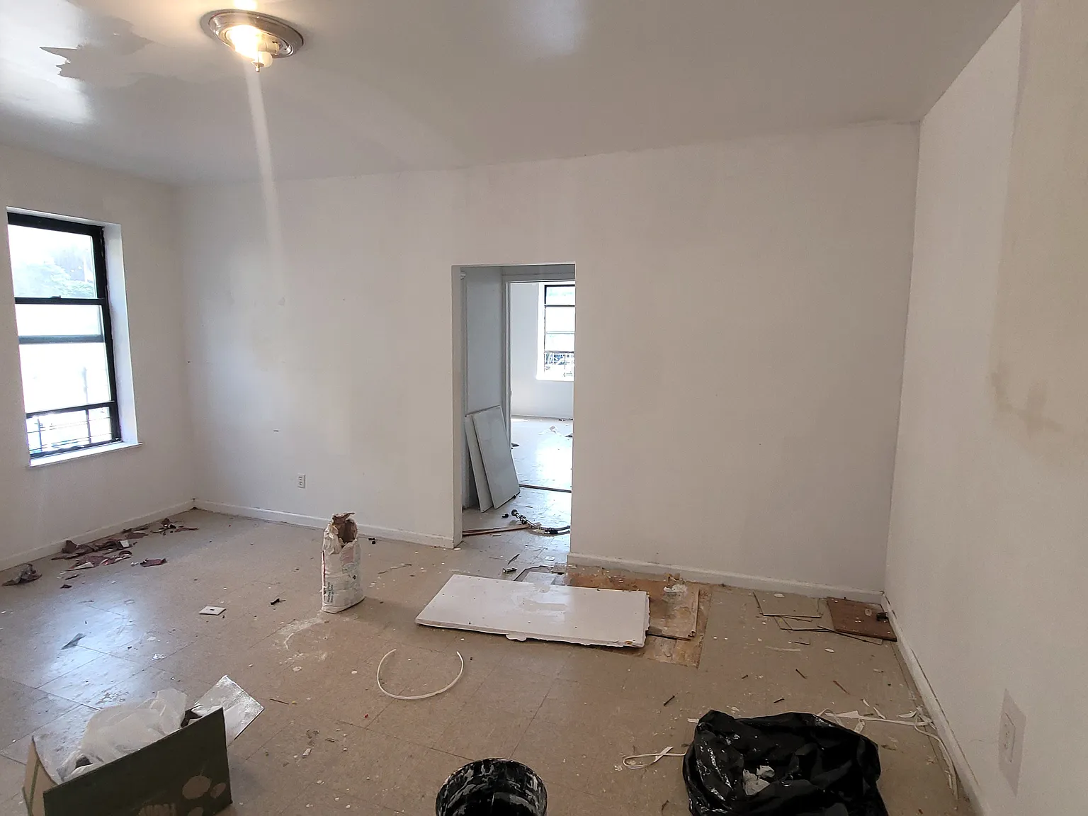 3 bed, 800 sqft, $2,889 — Photo 2