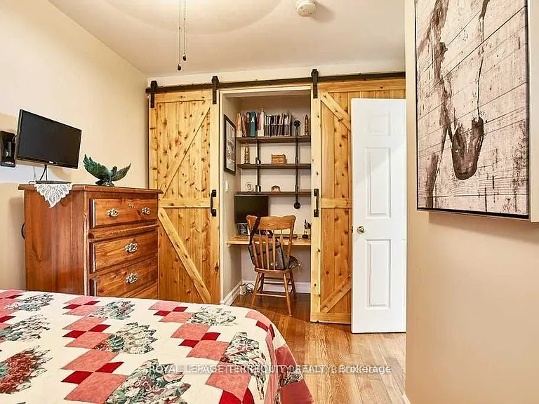 304 Palmerston Ave #MAIN — Photo 14