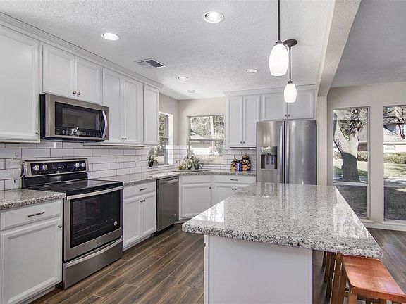 3rd image of 3722 Palmetto Creek Dr