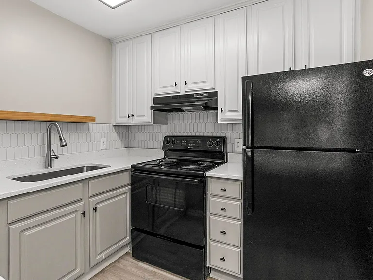 Belmont Place — Photo 13